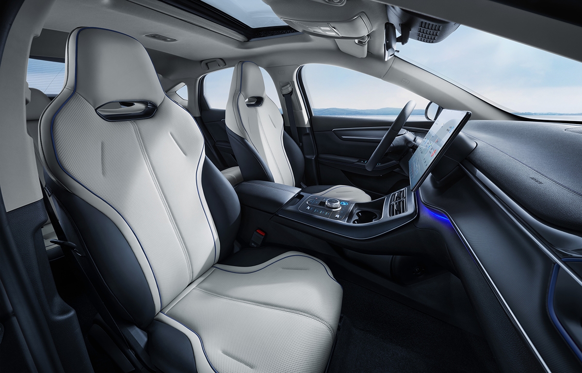 Khoang lái công nghệ và hiện đại